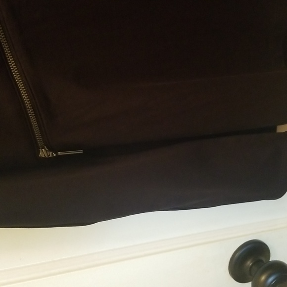 Halston tank with asymmetrical hem - Picture 5 of 5